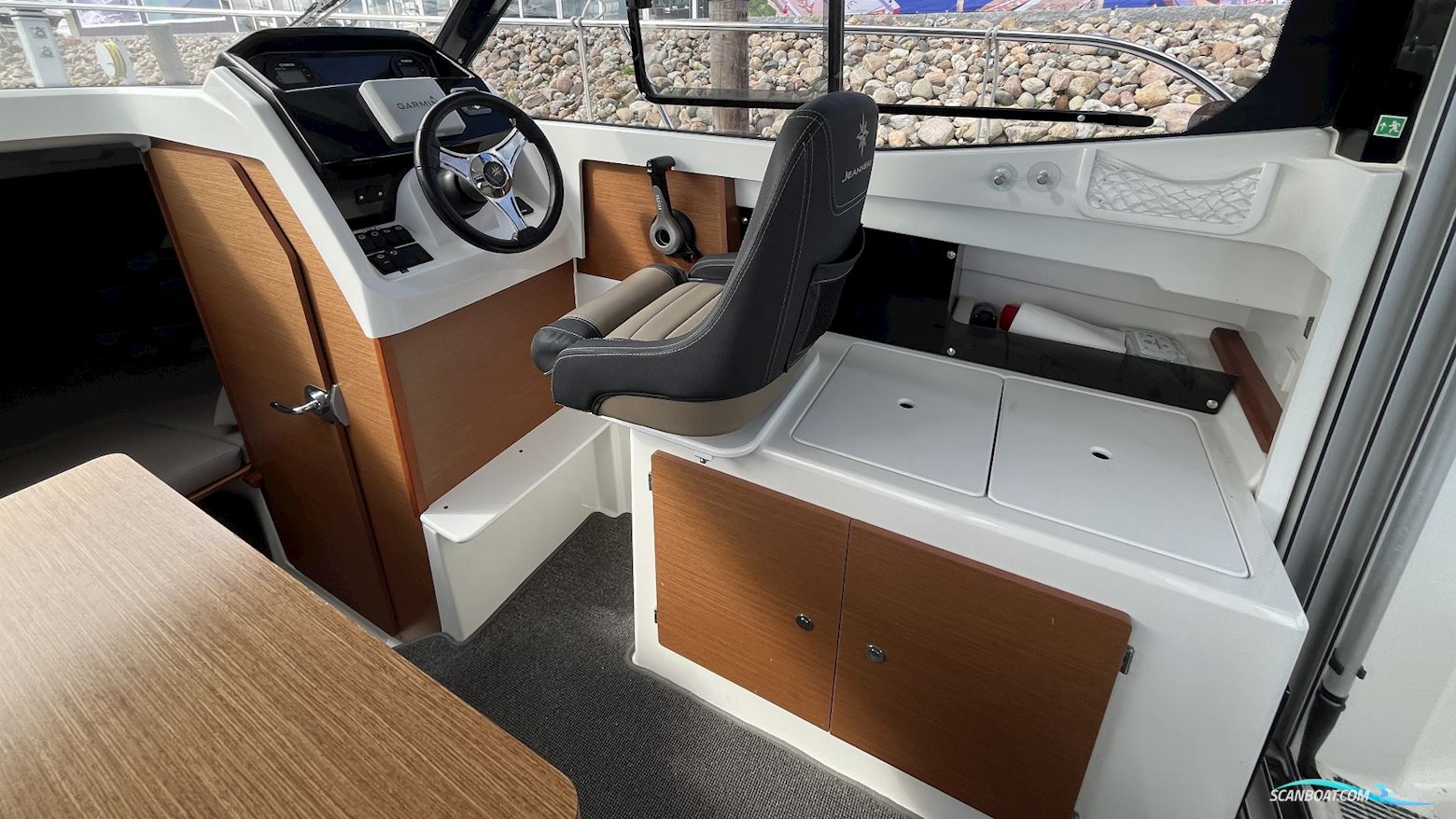Jeanneau MF 695