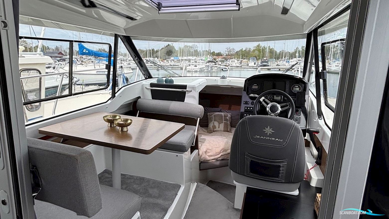 Jeanneau Motorbåt 795 Merry Fisher Cabin