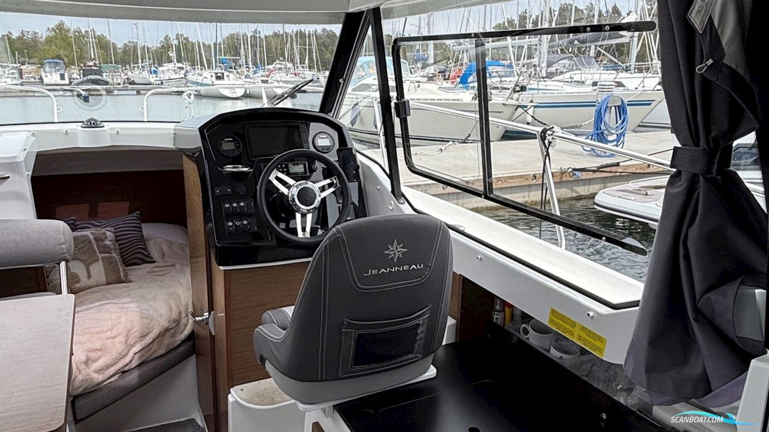 Jeanneau Motorbåt 795 Merry Fisher Cabin