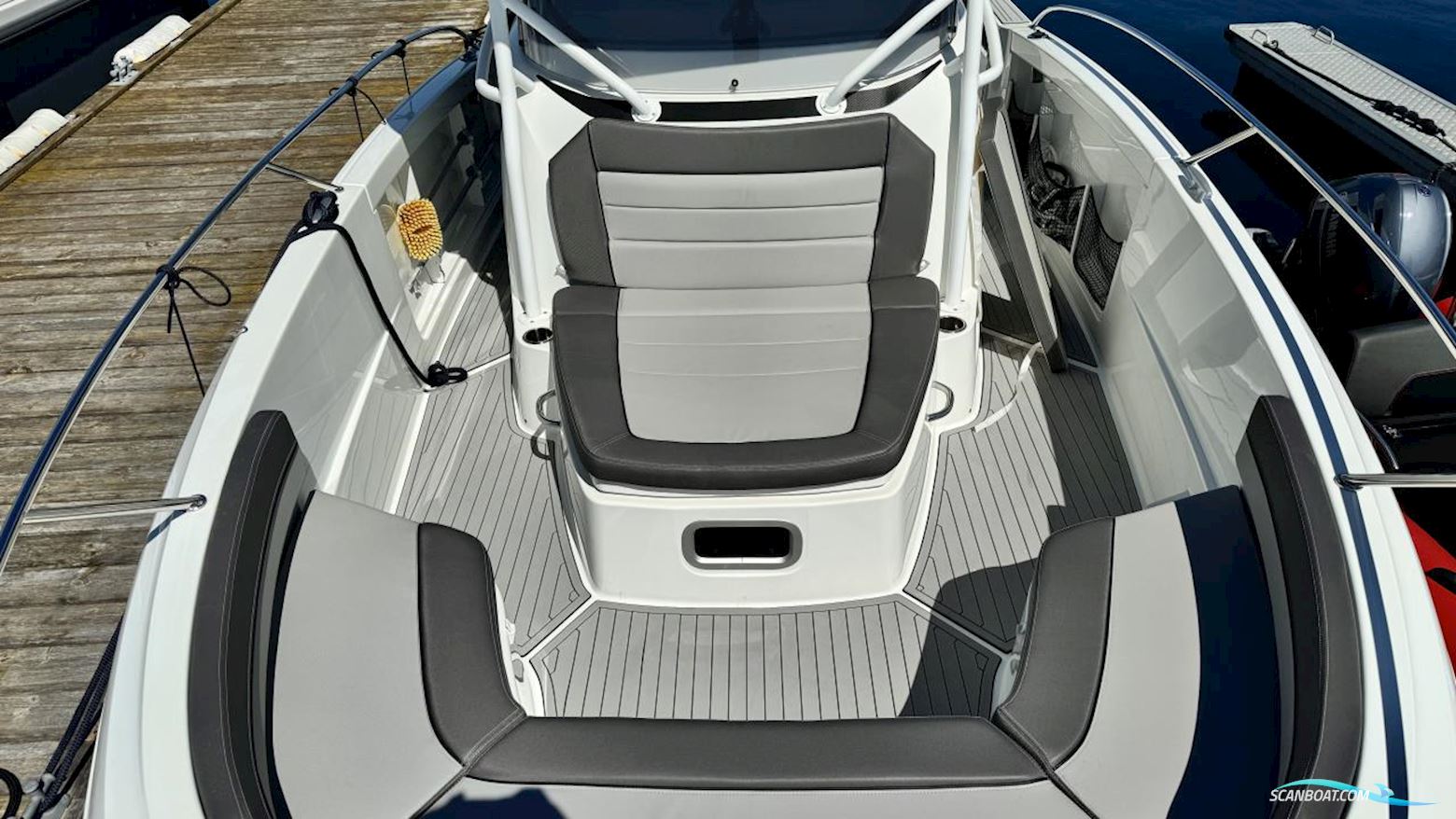 JEANNEAU MOTORBÅT Cap Camarat 9.0 CC