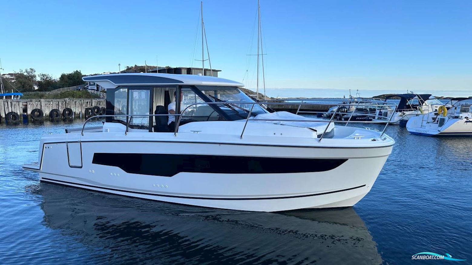 JEANNEAU MOTORBÅT MERRY FISHER 895