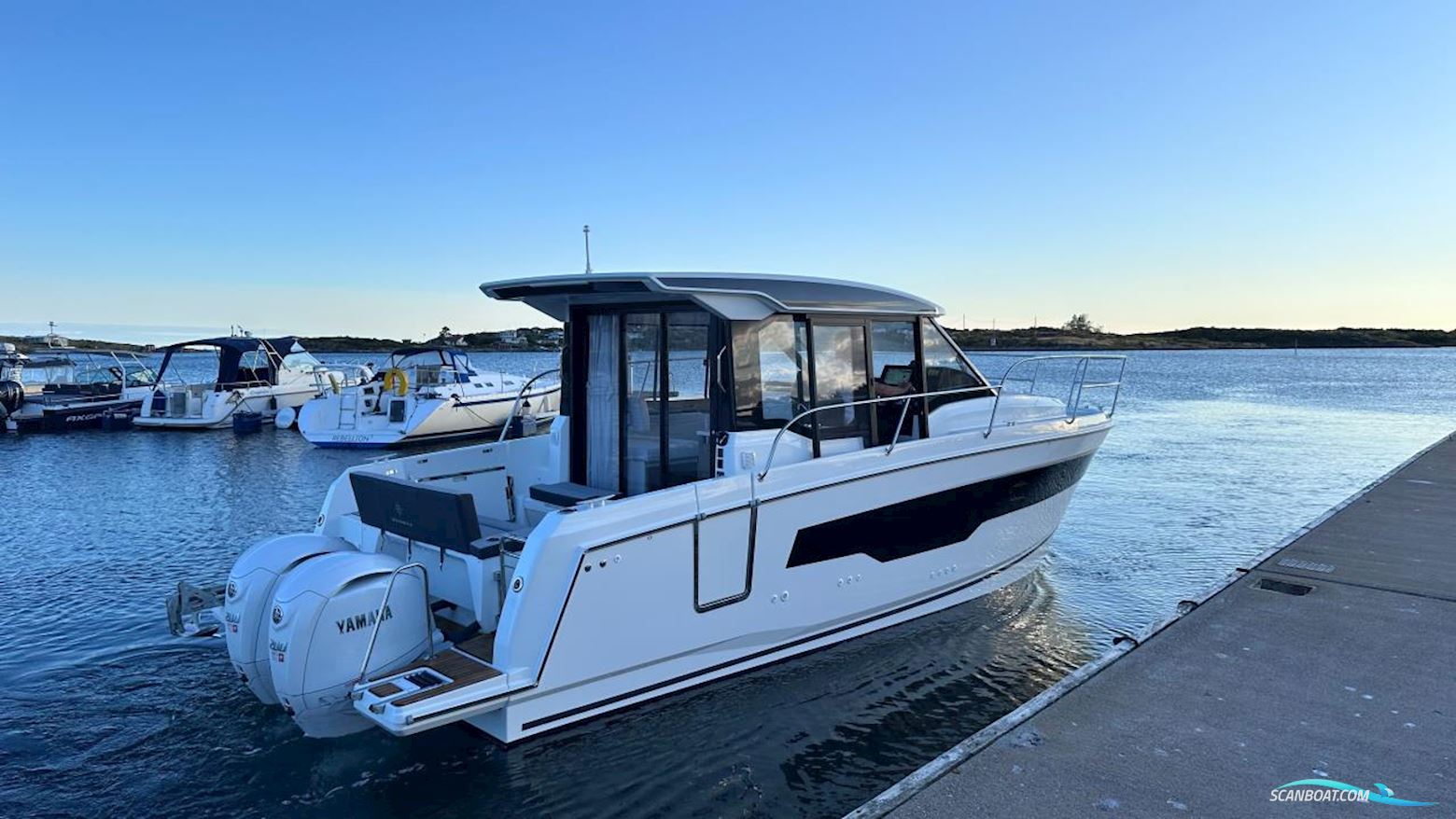 JEANNEAU MOTORBÅT MERRY FISHER 895