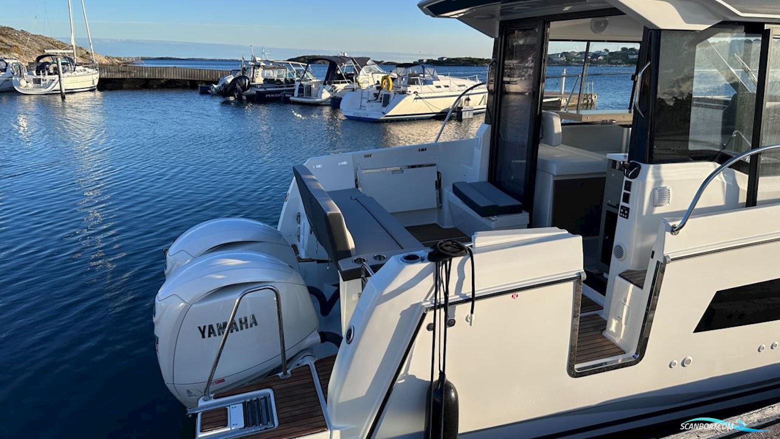 JEANNEAU MOTORBÅT MERRY FISHER 895