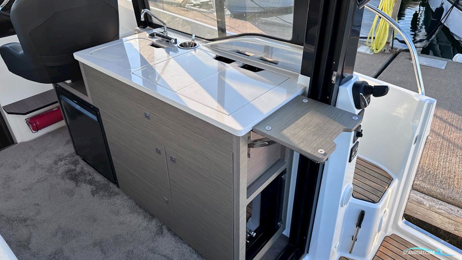 JEANNEAU MOTORBÅT MERRY FISHER 895