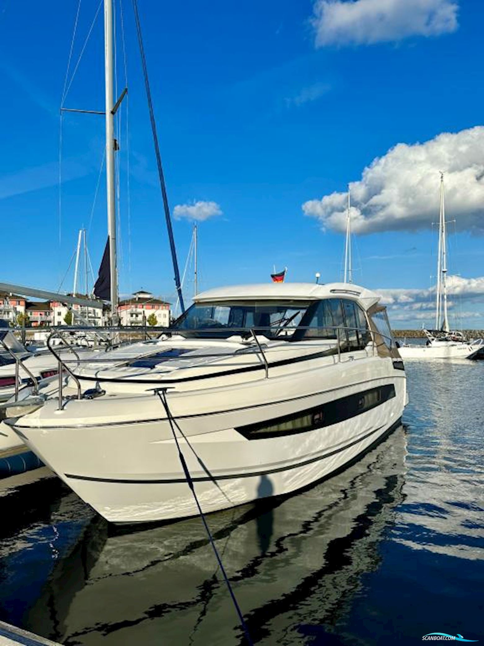 Jeanneau NC 33 Motorboot 2022, mit Volvo + Joystick motor, Deutschland