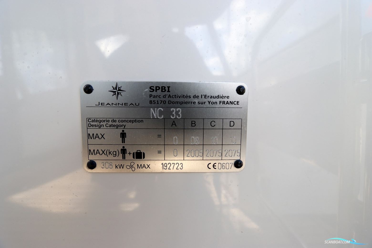 Jeanneau NC 33