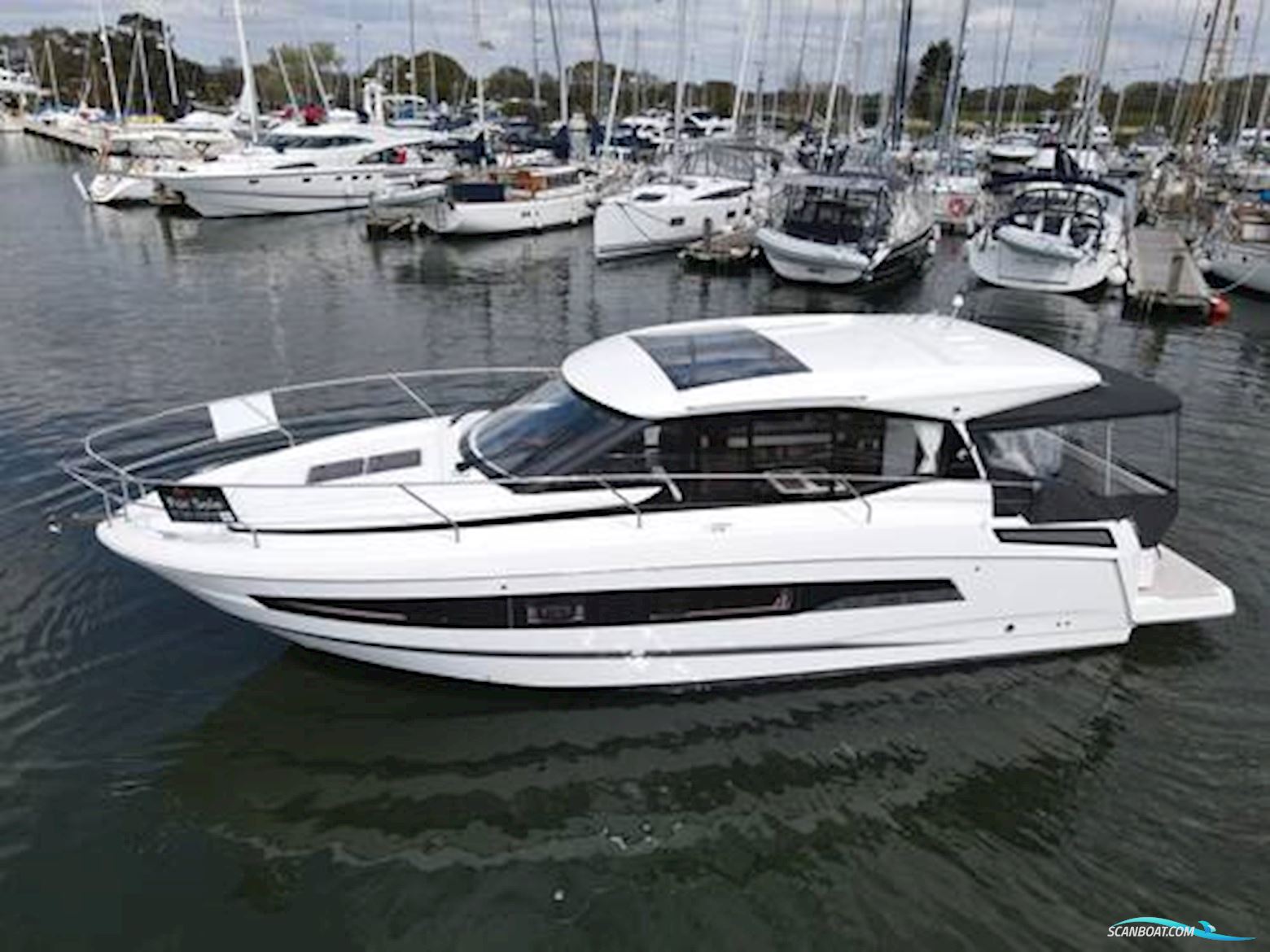 Jeanneau NC 37 Motorboot 2023, mit Volvo D4 270 DP motor, England