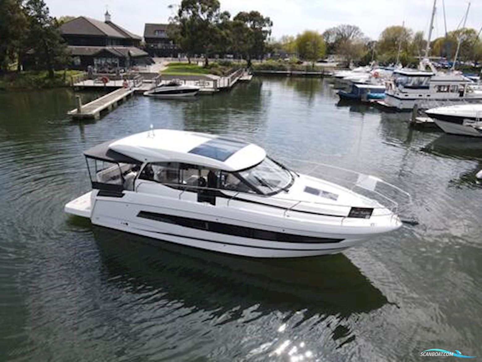 Jeanneau NC 37 Motorboot 2023, mit Volvo Penta D4 2 x 270HP motor, England