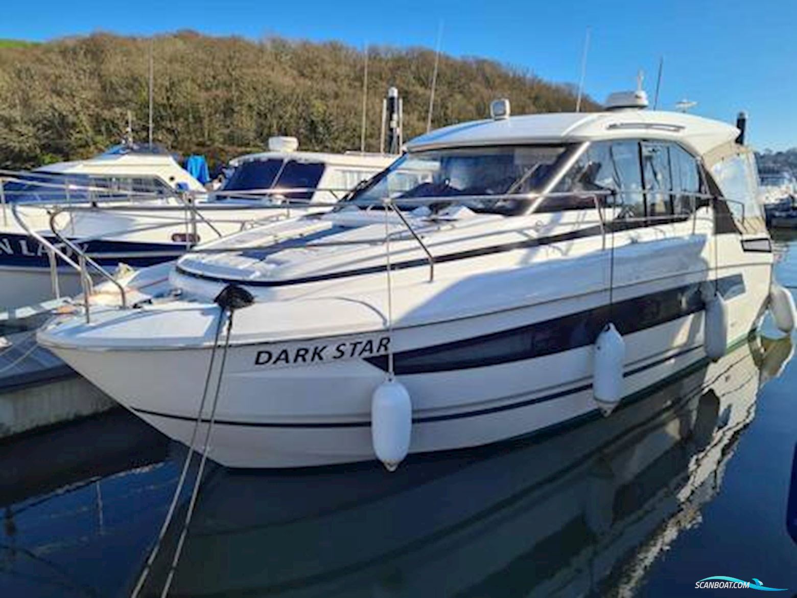 Jeanneau NC33 Motorboot 2020, mit Volvo motor, England