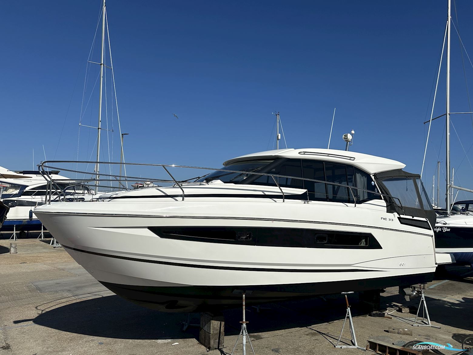 Jeanneau NC33 Motorboot 2022, mit Volvo motor, England
