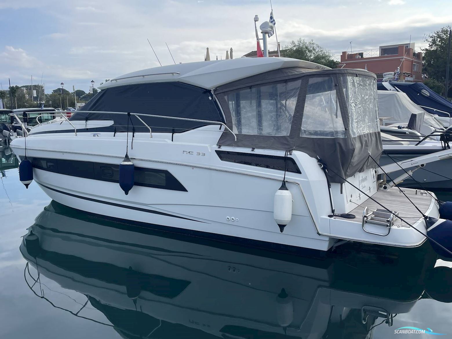 Jeanneau NC33 Motorboot 2021, mit Volvo Penta D3-220/DP-S motor, Griechenland