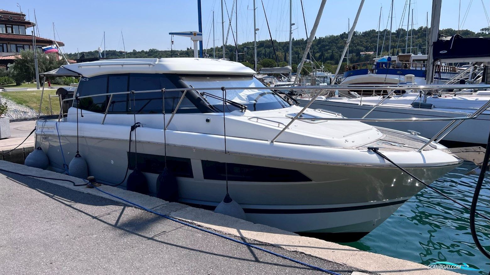 Jeanneau NC9 Motorboot 2013, mit Volvo Penta D4-260DP motor, Slovenien