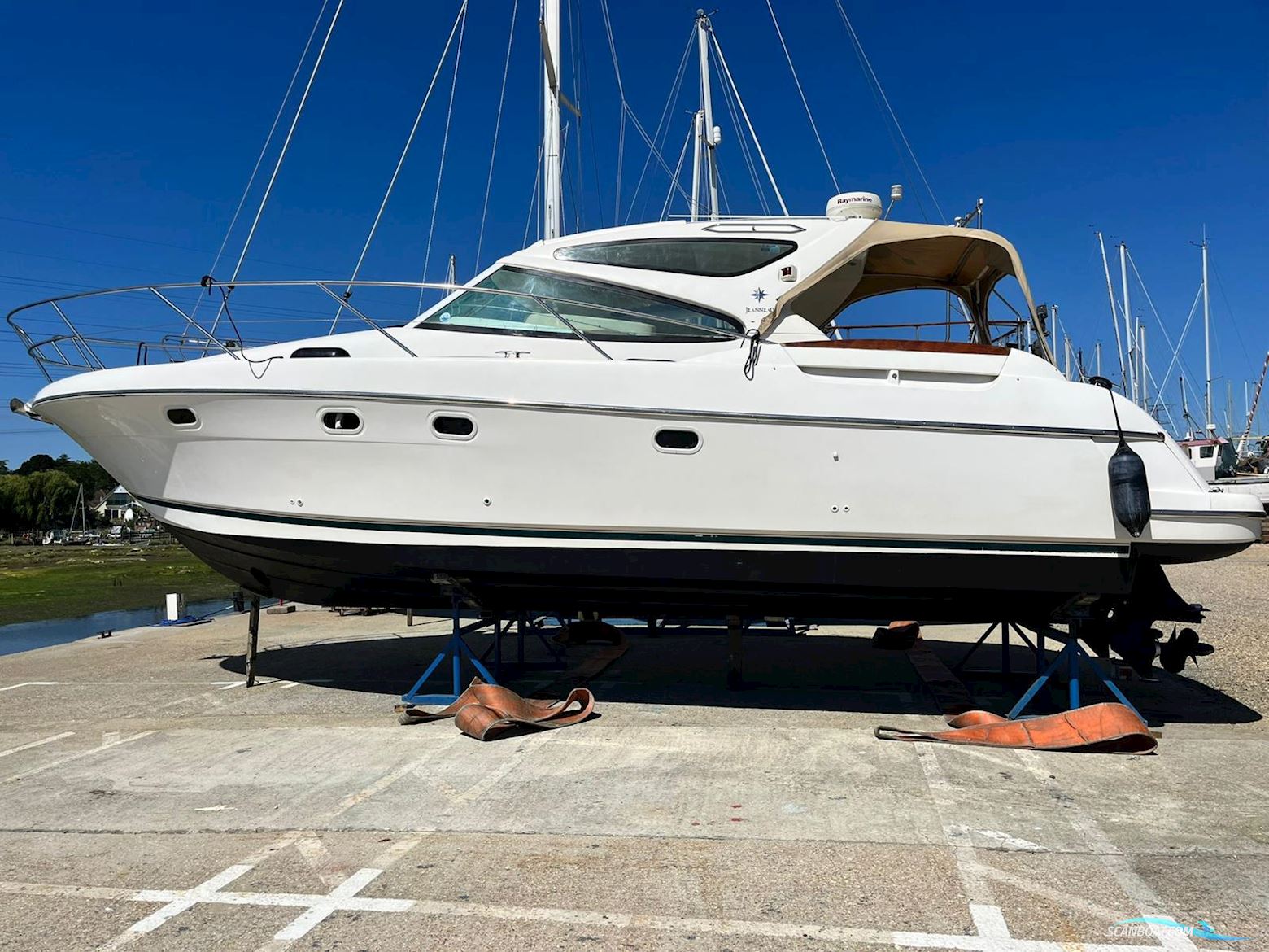 Jeanneau Prestige 34S Motorboot 2003, mit Volvo Penta Kad300 motor, England