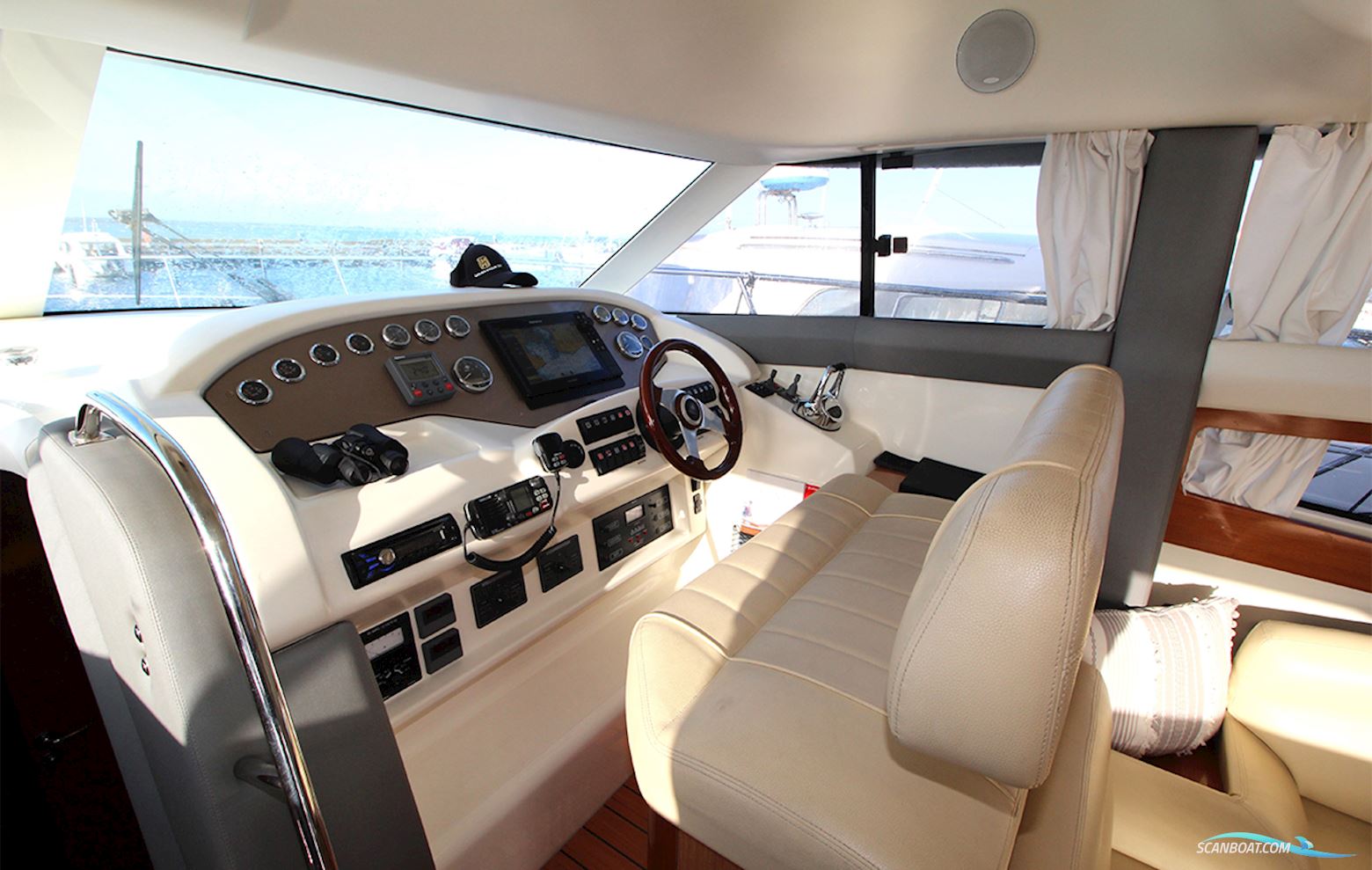 Jeanneau Prestige 42 Flybridge