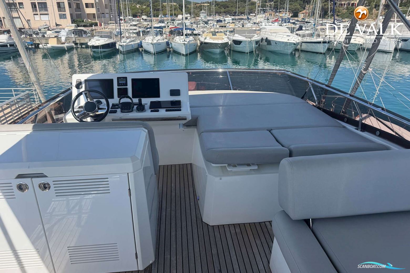 Jeanneau Prestige 50.