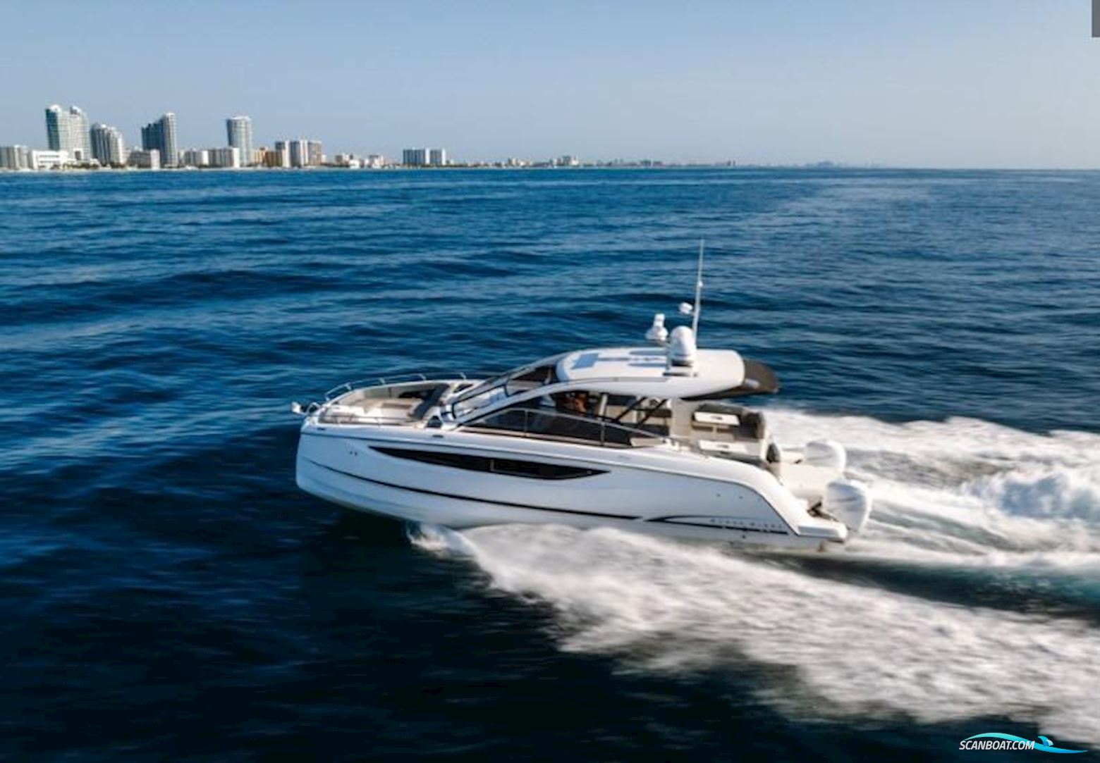 Jeanneau TH38 Twin-Hull