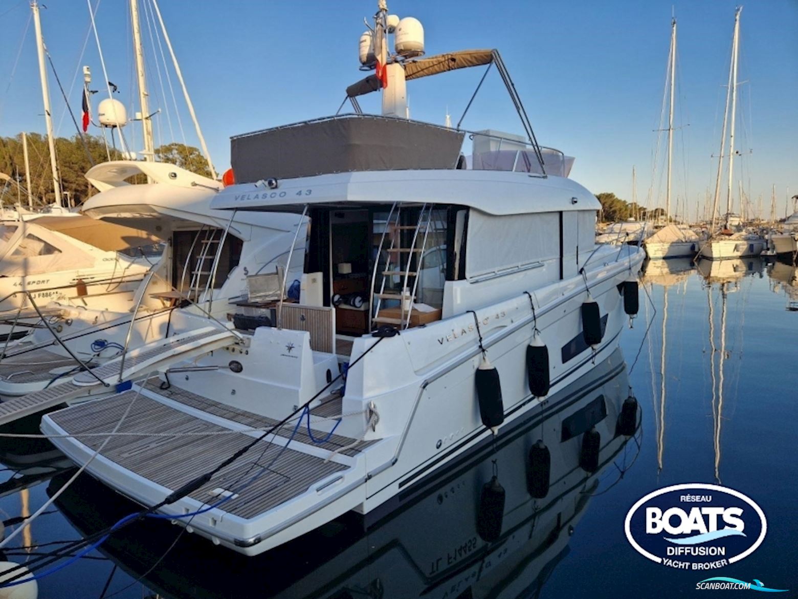 Jeanneau Velasco 43 Motorboot 2014, mit Cummins motor, Frankreich