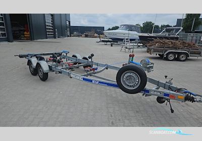 Kalf boottrailer  V-2000 Tandem-as Motorboot 2014, Niederlande