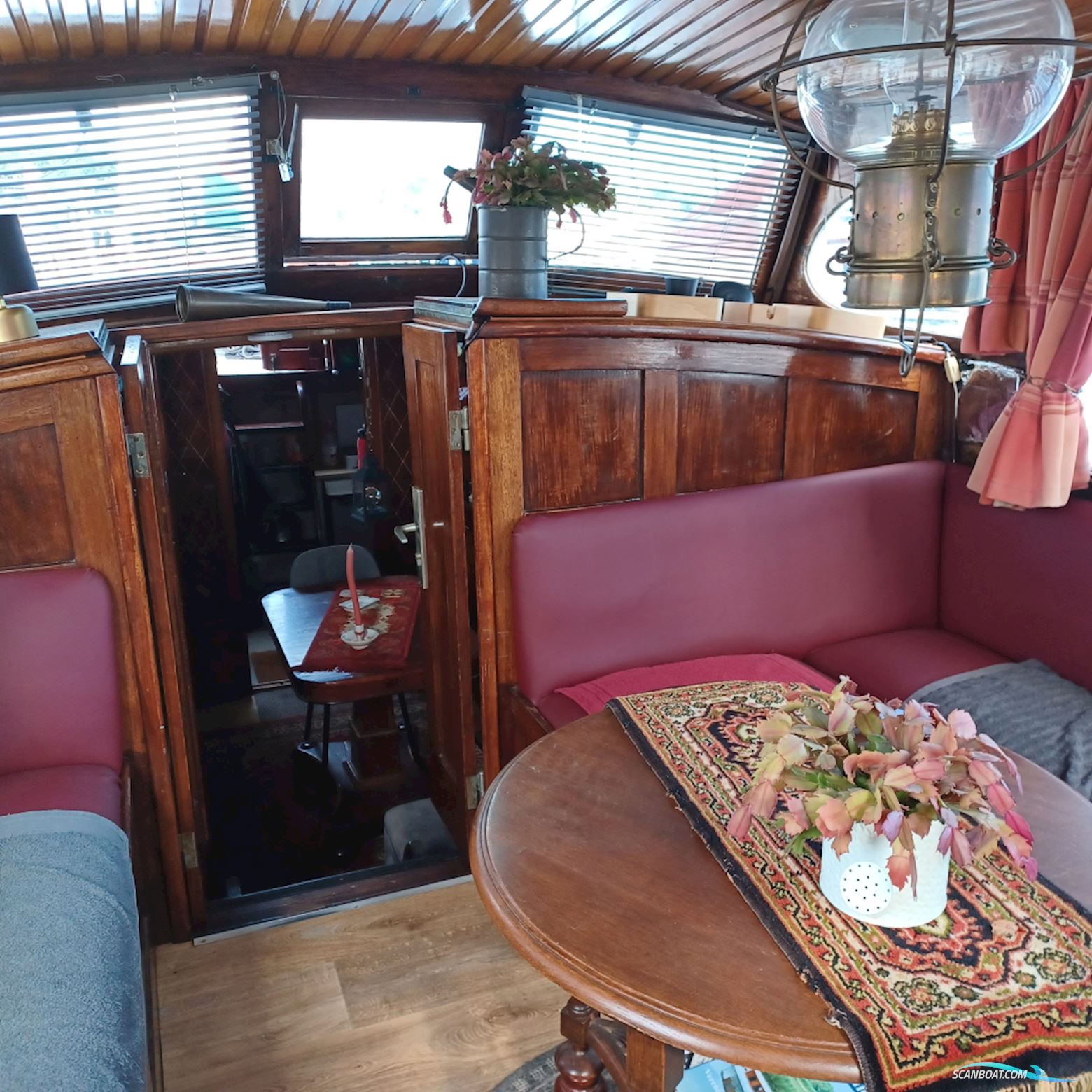 Klassiek motorjacht - Directievaartuig