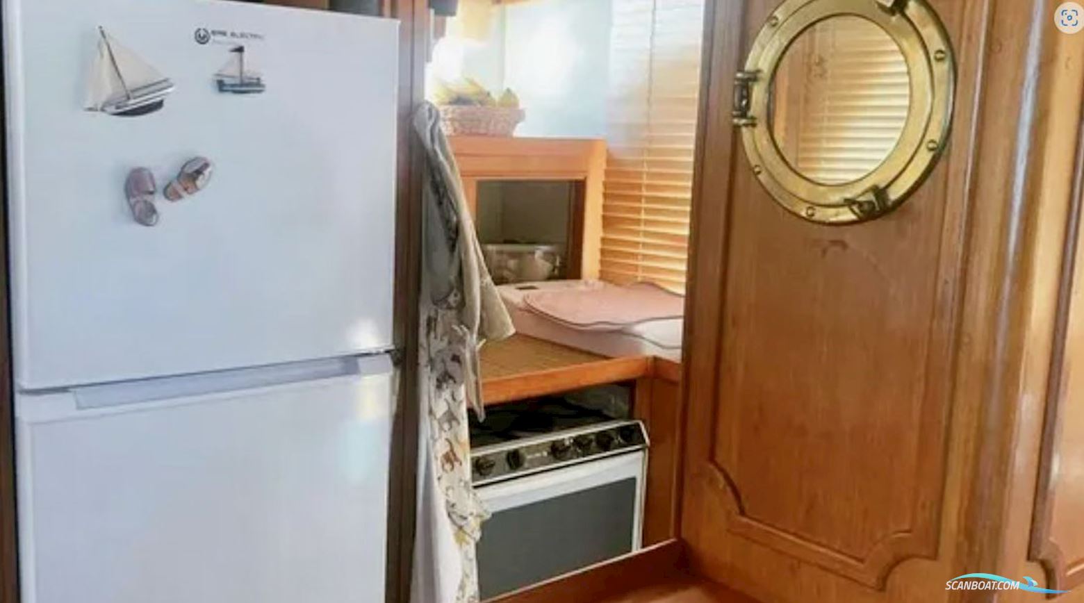 KONG AND HALVERSEN HK ISLAND GYPSY 44