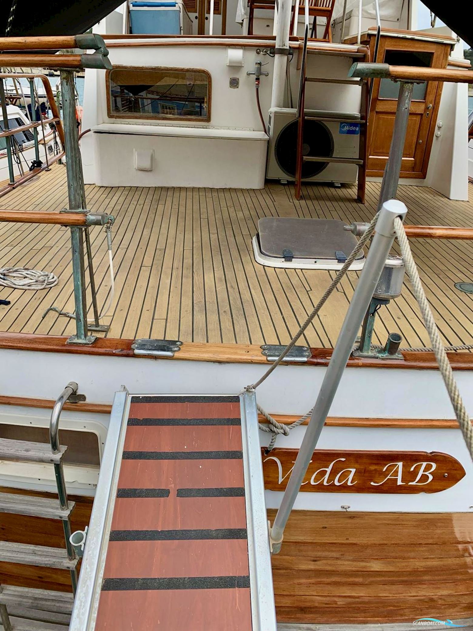Kong And Halversen HK Island Gypsy 44