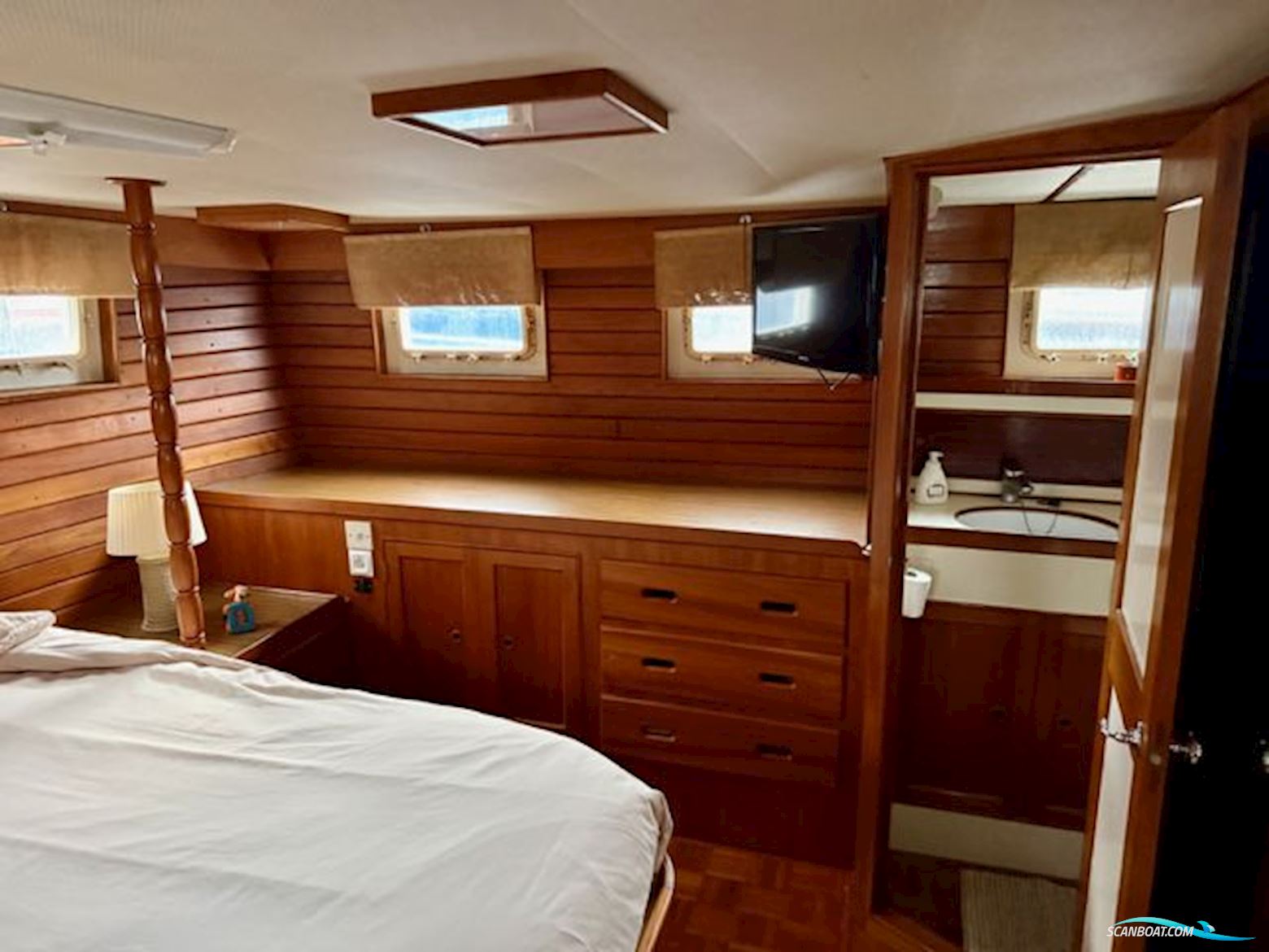 Kong And Halversen HK Island Gypsy 44