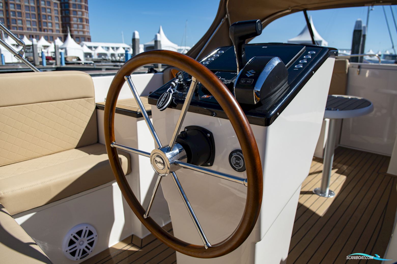 Lago Amore 733 Tender