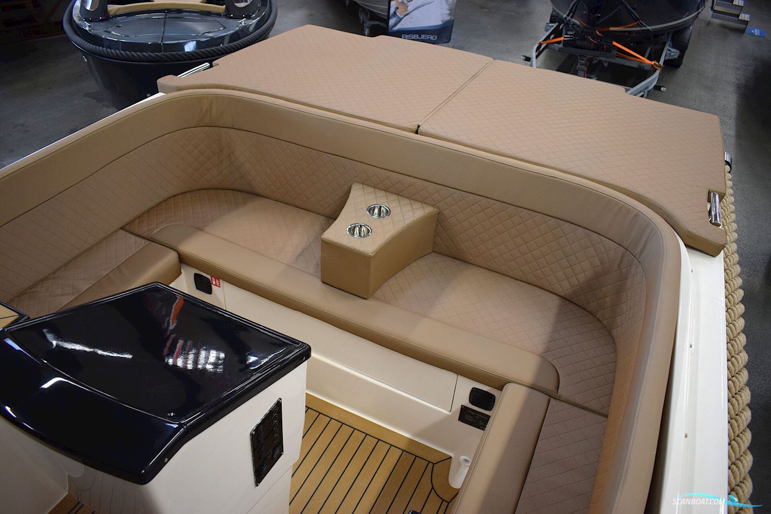 Lago Amore 733 Tender