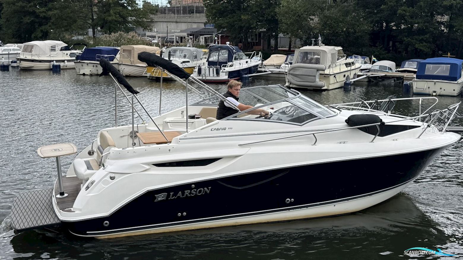 Larson Cabrio 777 Motorboot 2011, mit Mercruiser motor, Sweden