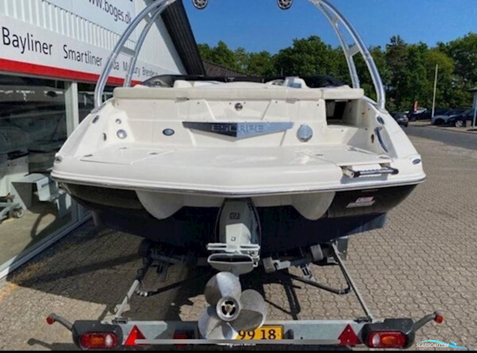 Larson Escape 234 med 260 hk Volvo Penta V8 i/o - Anvisningssalg