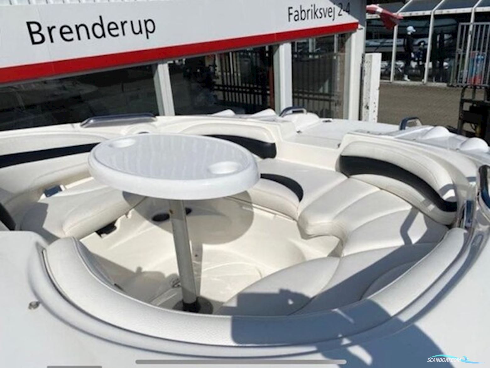 Larson Escape 234 med 260 hk Volvo Penta V8 i/o - Anvisningssalg