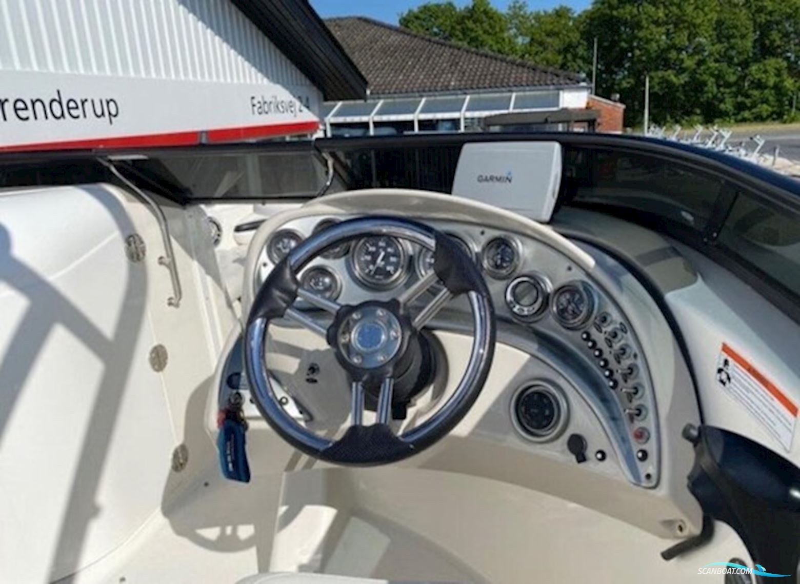 Larson Escape 234 med 260 hk Volvo Penta V8 i/o - Anvisningssalg