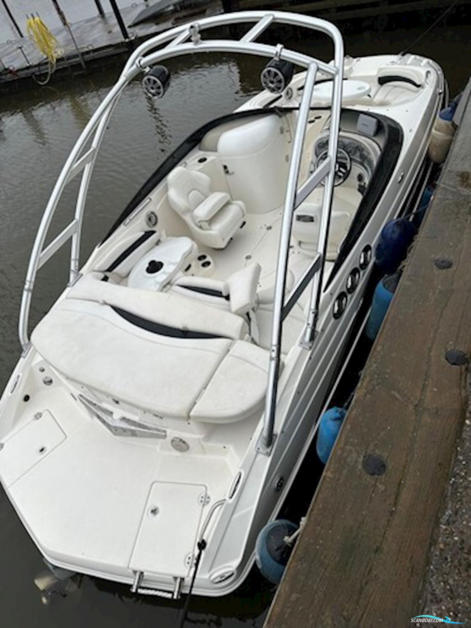 Larson Escape 234 med 260 hk Volvo Penta V8 i/o - Anvisningssalg