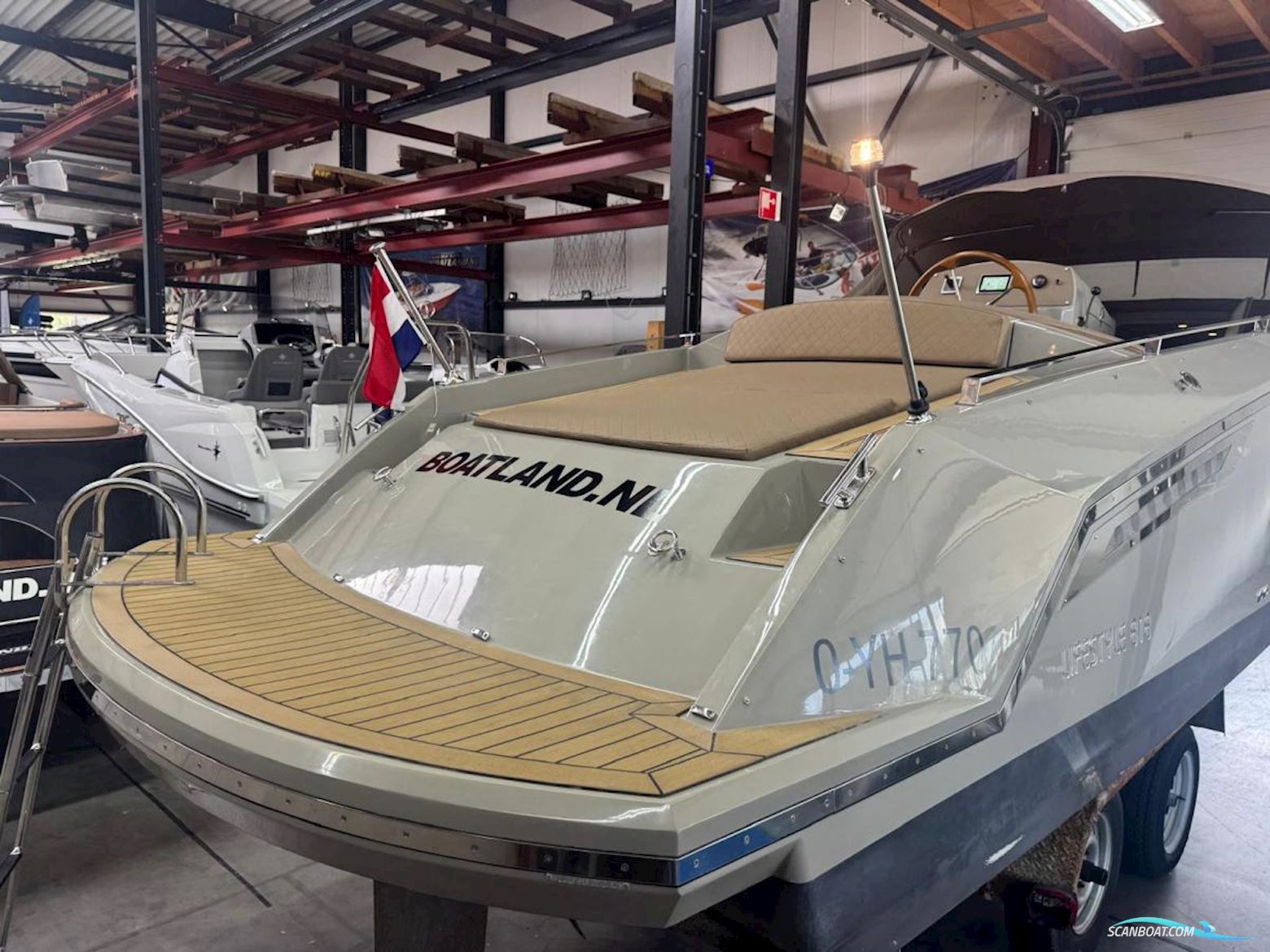 Lifestyle 818 Cabin Life-Style