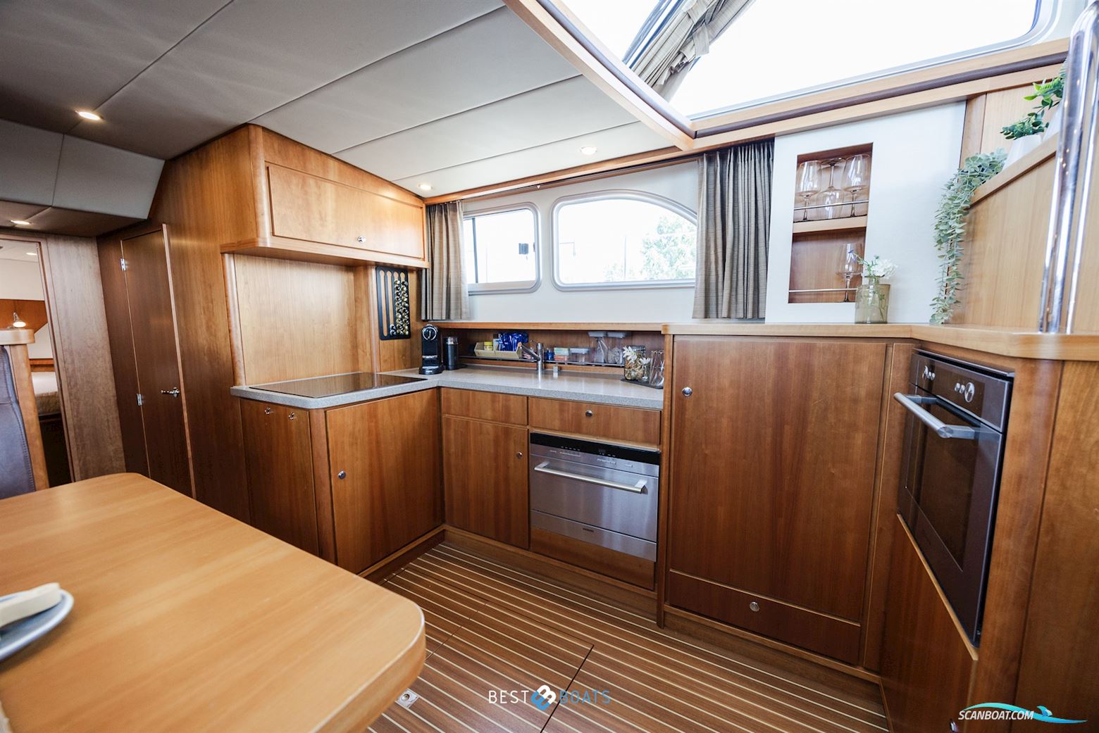 Linssen Grand Sturdy 470 Sedan Wheelhouse