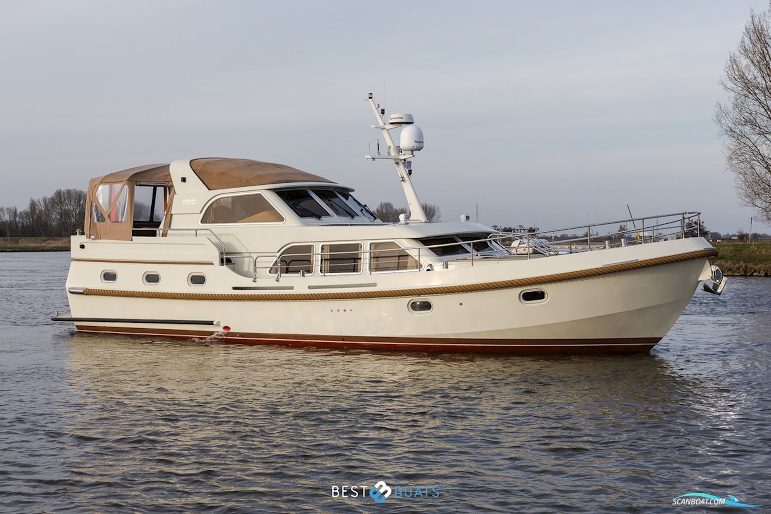 Linssen Grand Sturdy 500 Variotop MKII Motorboot 2009, mit Vetus-Deutz is een robuuste, onderhoudsvriendelijke marine-dieselmotor waarin de beproefde Deutz-techniek is gecombineerd met Vetus’ maritieme expert motor, Niederlande