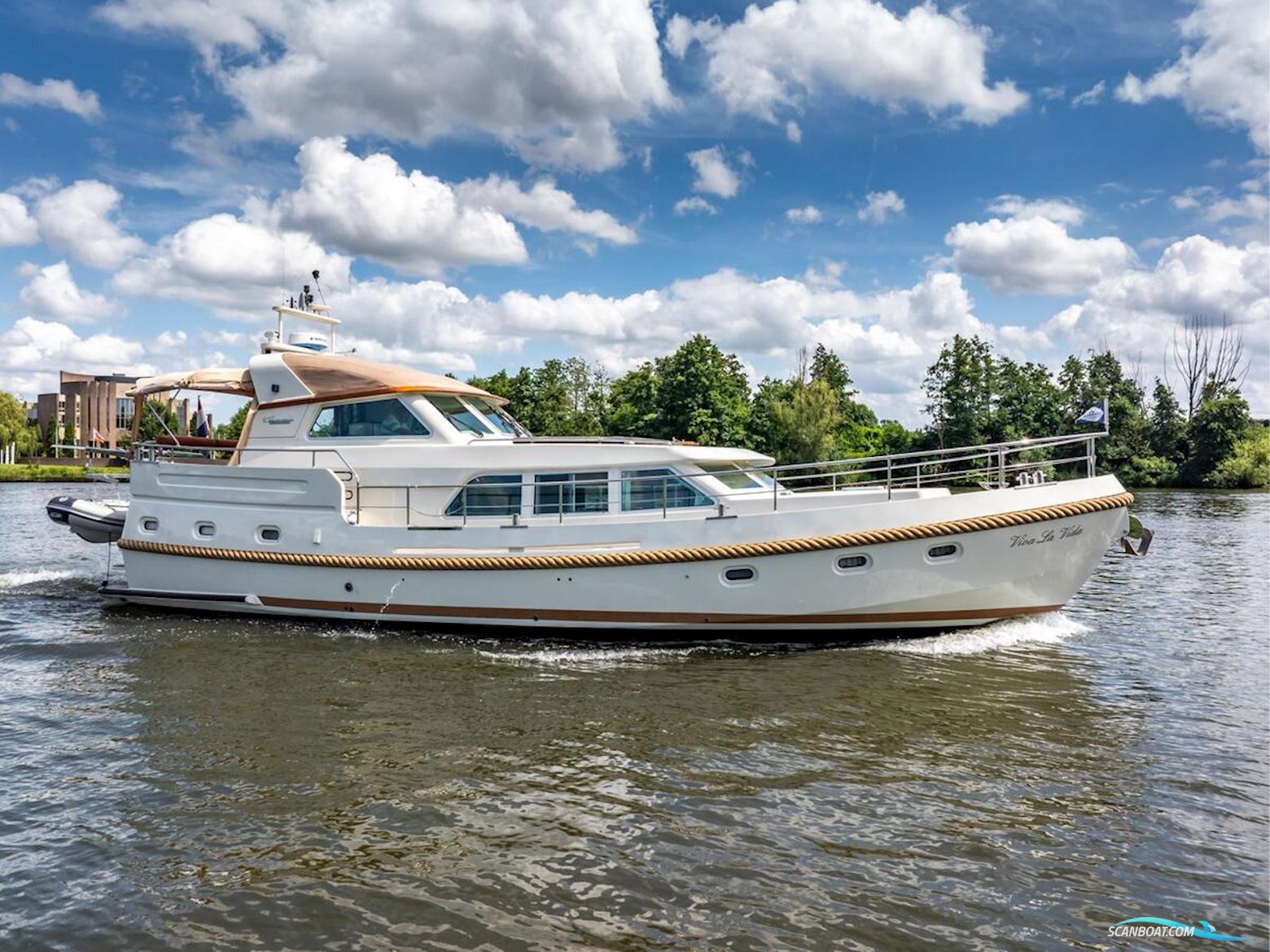 Linssen Grand Sturdy 500 Variotop Motorboot 2000, mit Volvo Penta is Een Toonaangevende Fabrikant Van Maritieme Aandrijfsystemen, Bekend om Hun Innovatieve Technologieën en Betrouwbare Dieselmotoren. Hun motor, Niederlande