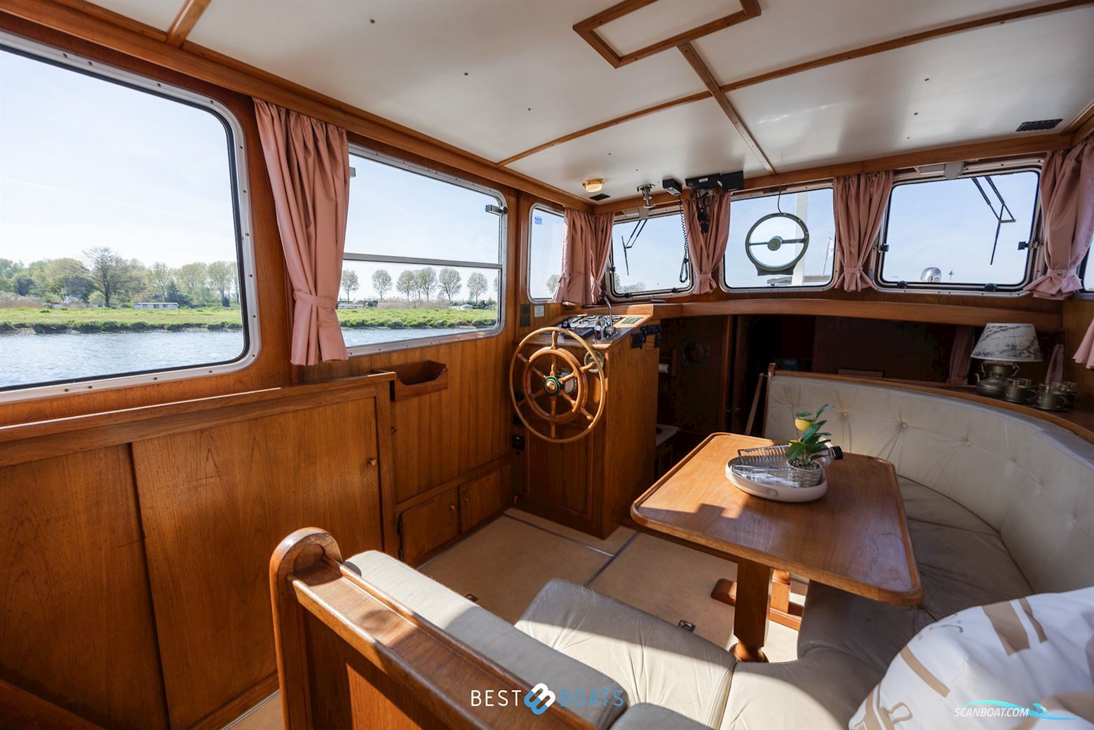 Linssen St. Jozef 1050 Salon