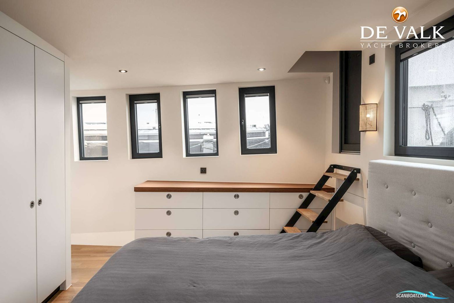 Live aboard MY With berth in Amsterdam