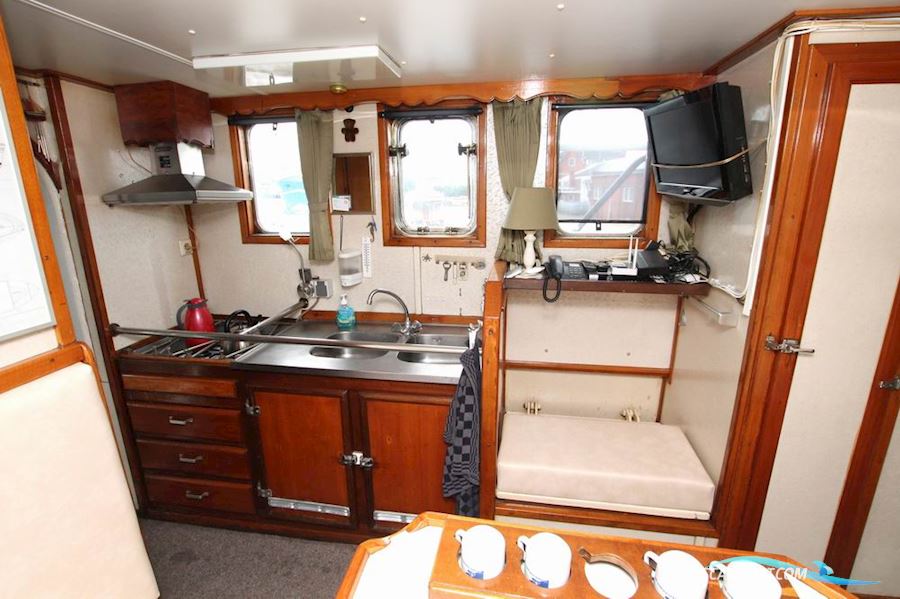 Liveaboard explorer yacht