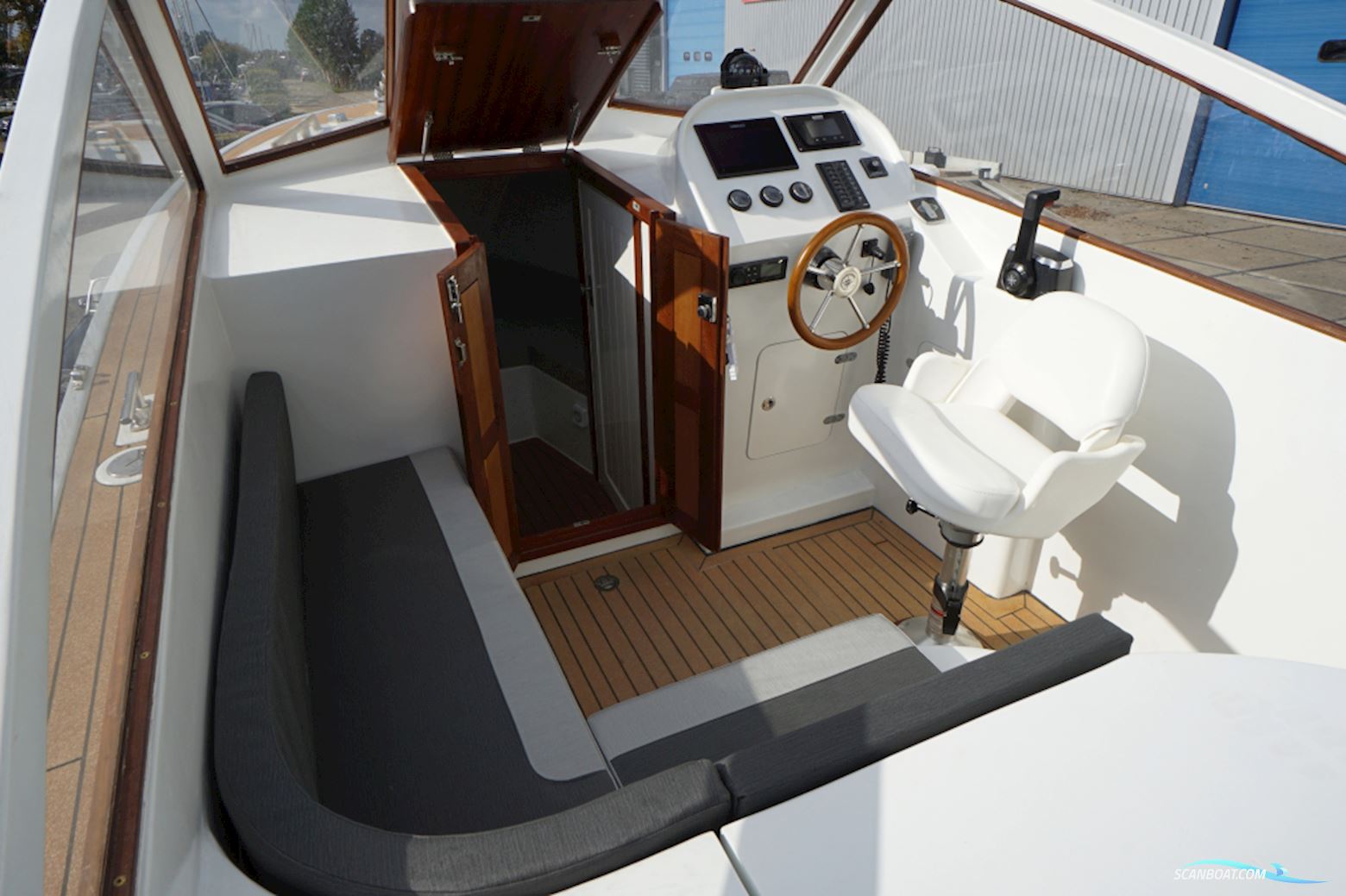 LOBSTER LB26 Classic Runabout