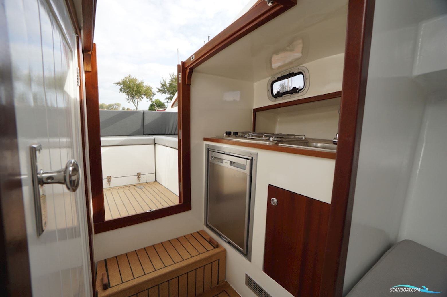 LOBSTER LB26 Classic Runabout