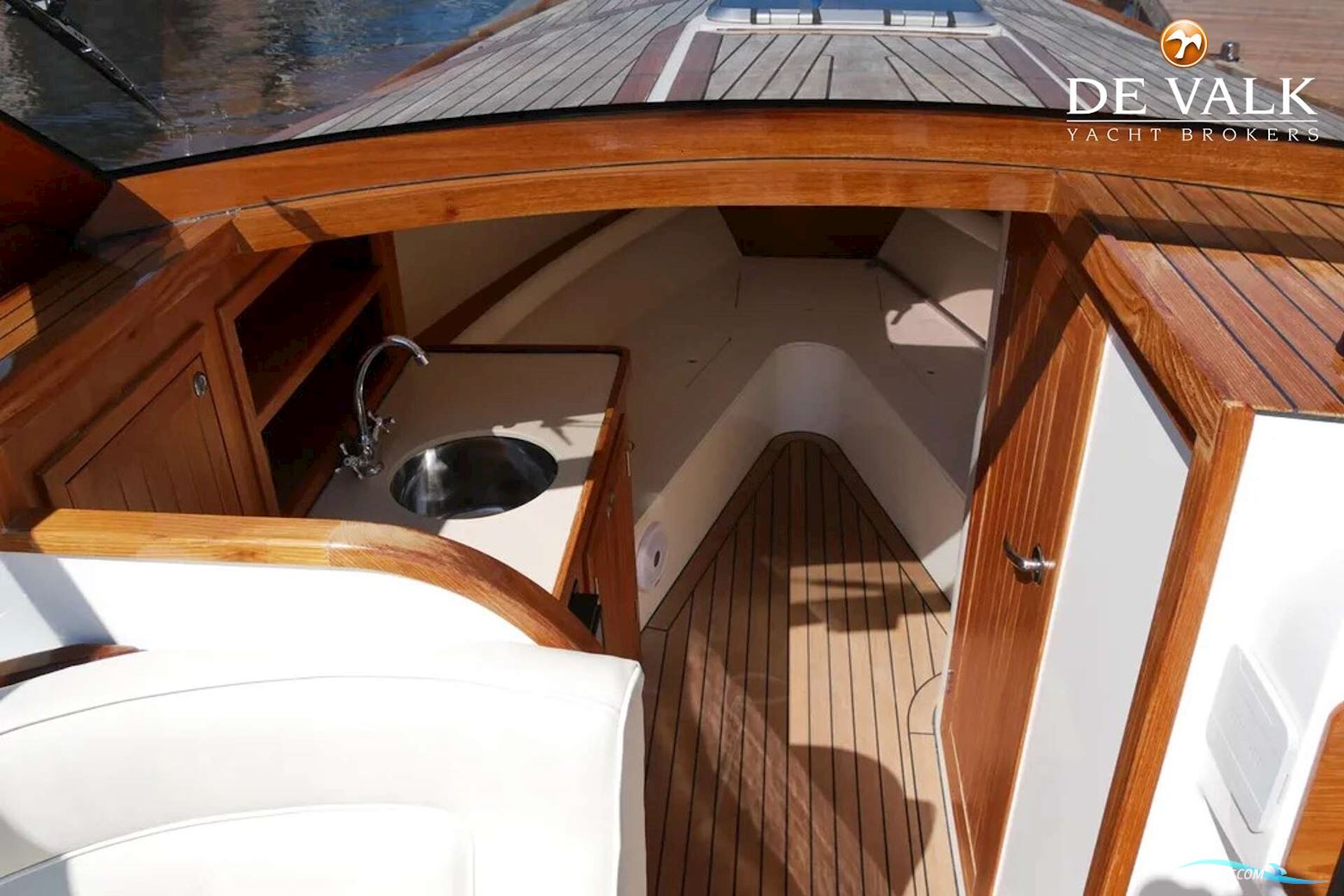 Long Island 33 Runabout