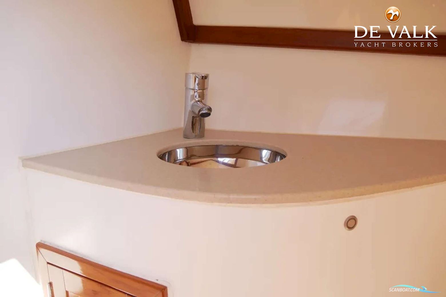 Long Island 33 Runabout