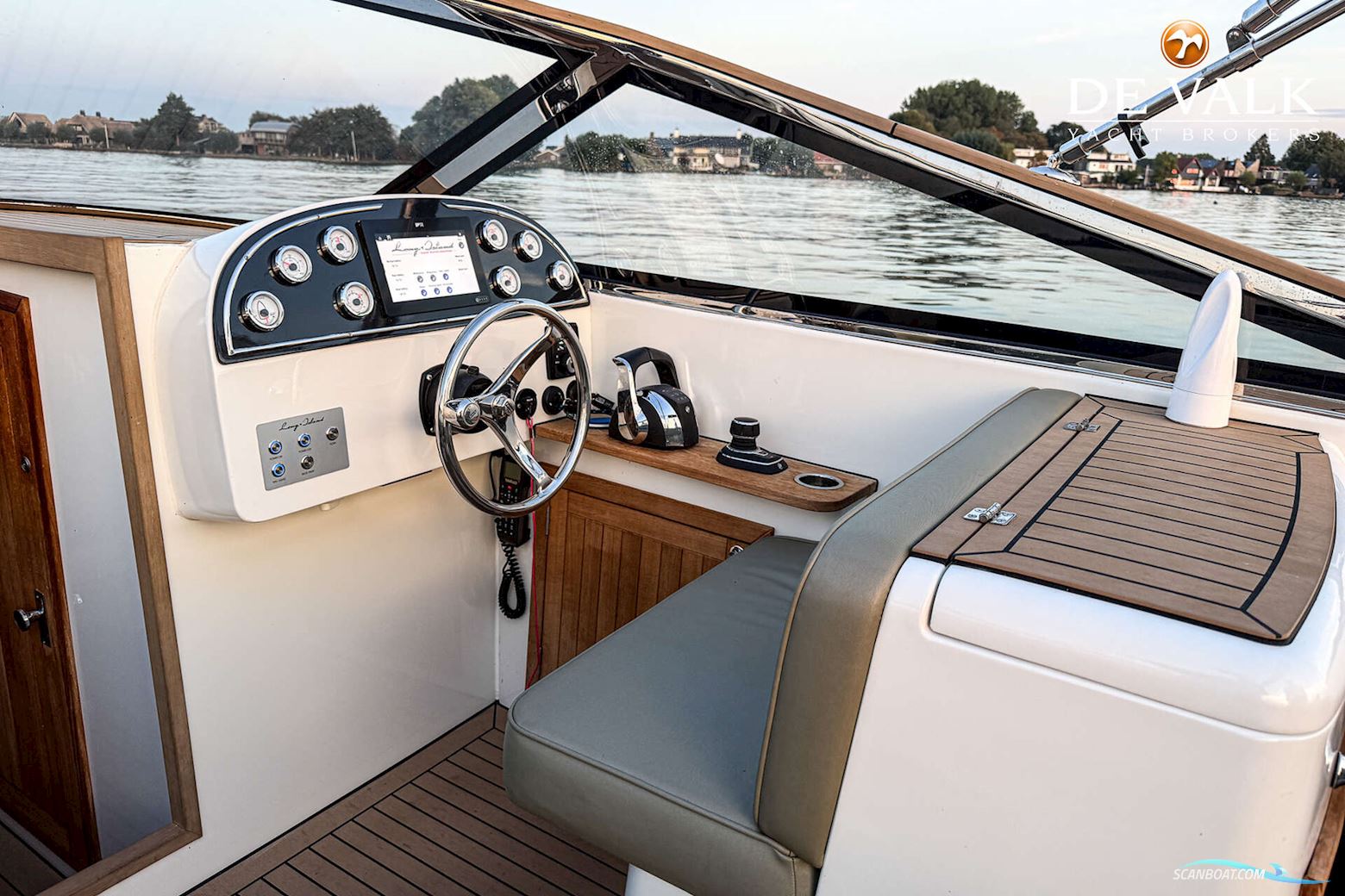 Long Island 33 Runabout