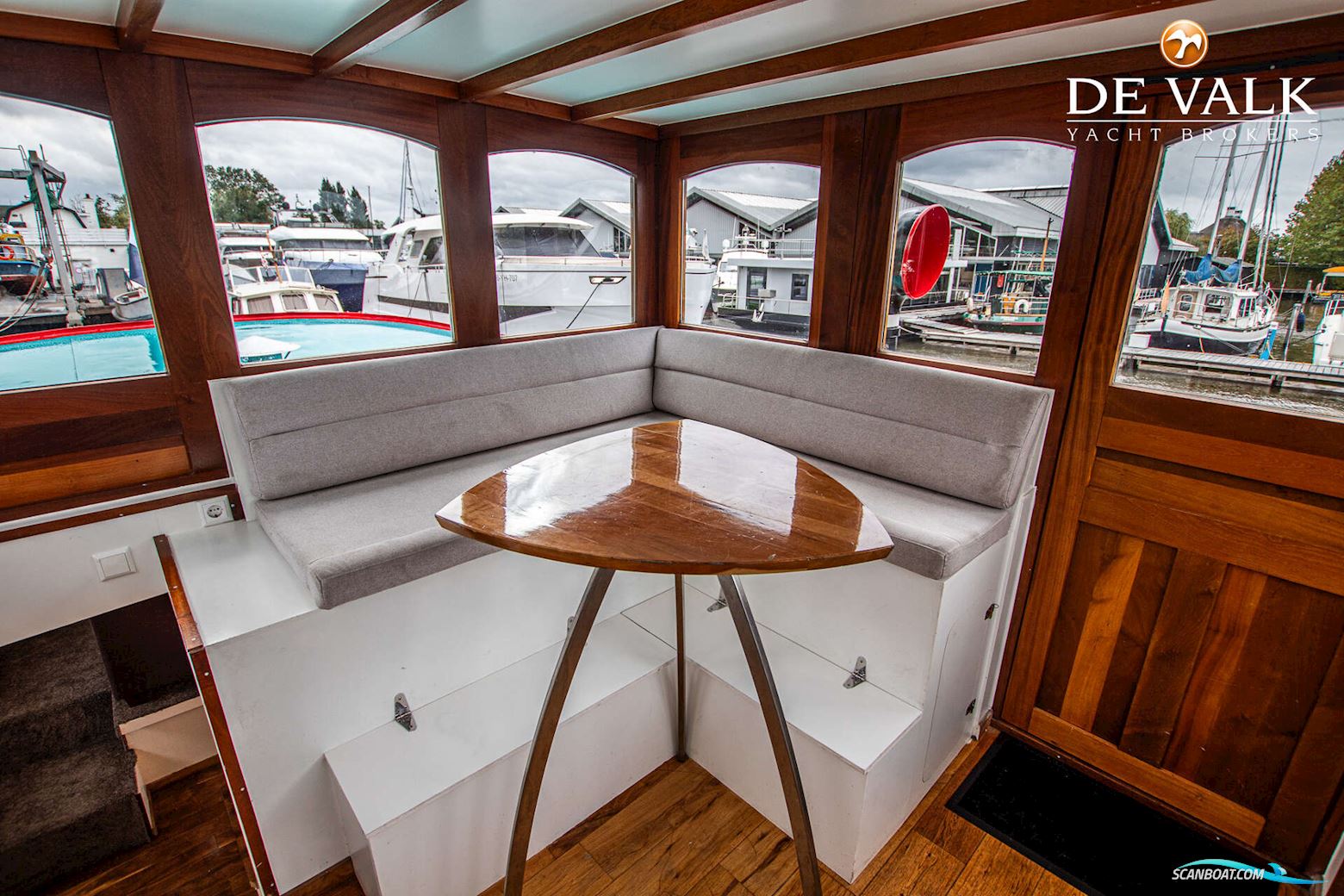 Luxe Motor 28M