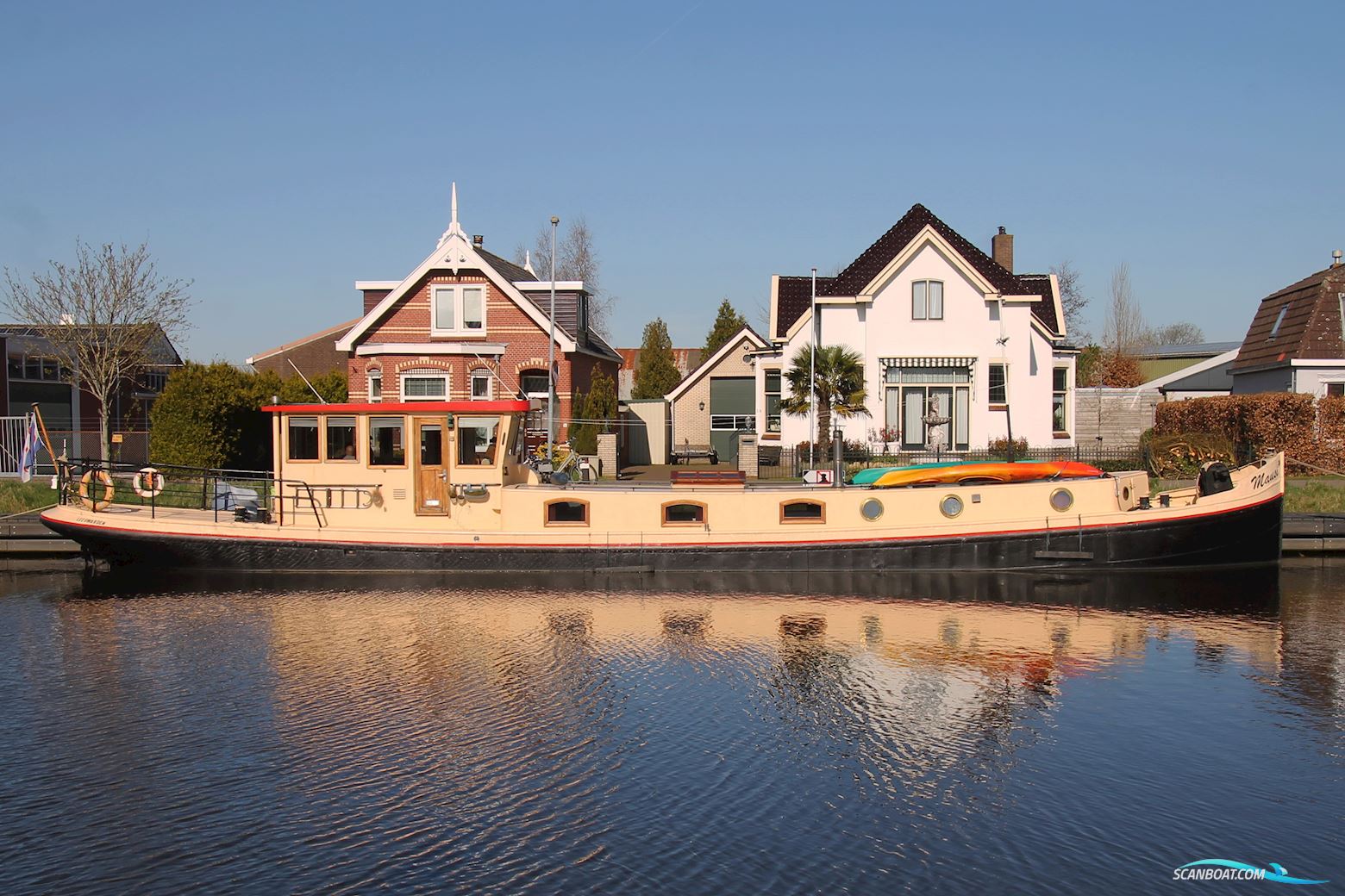 Luxe Motor Live Aboard