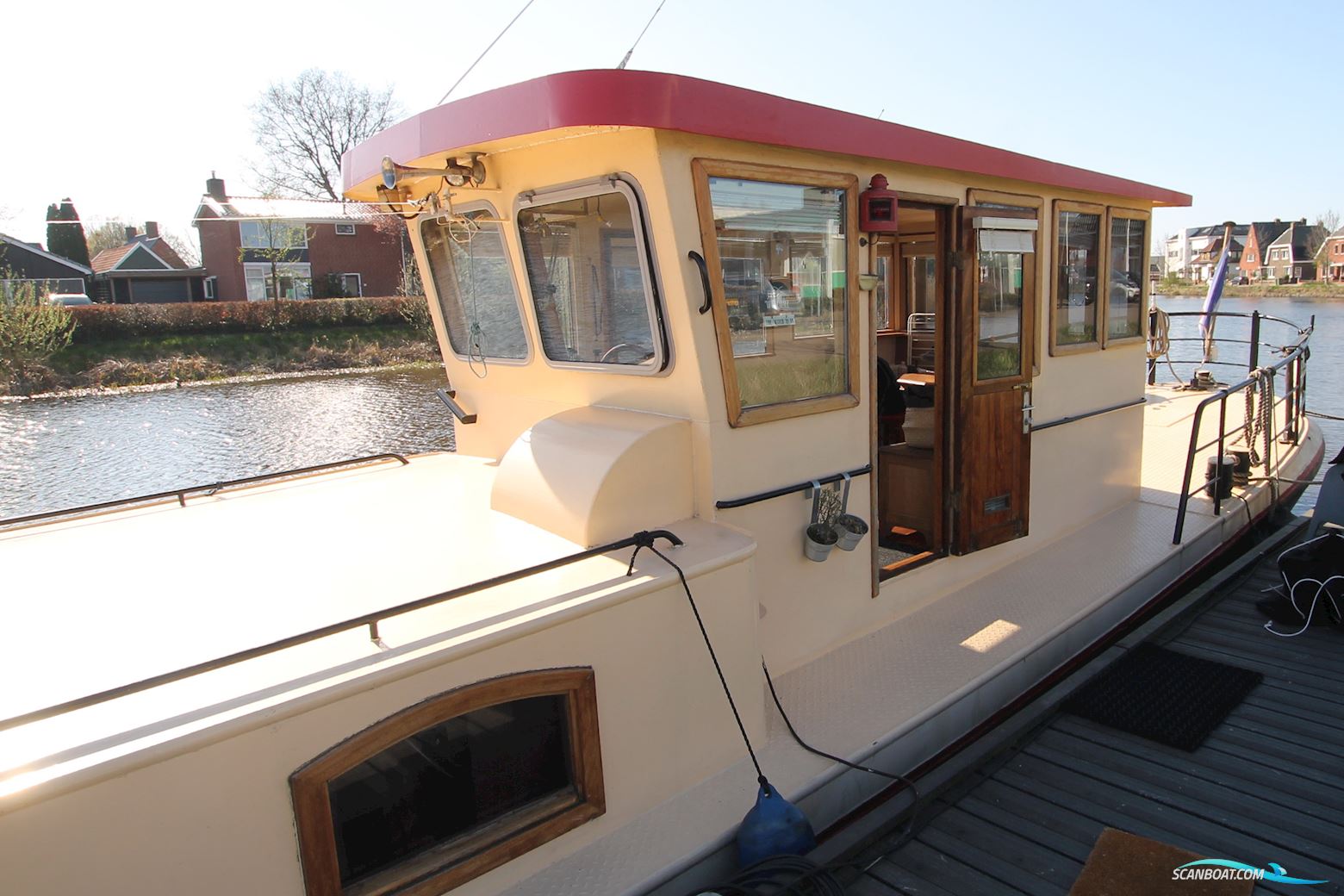 Luxe Motor Live Aboard