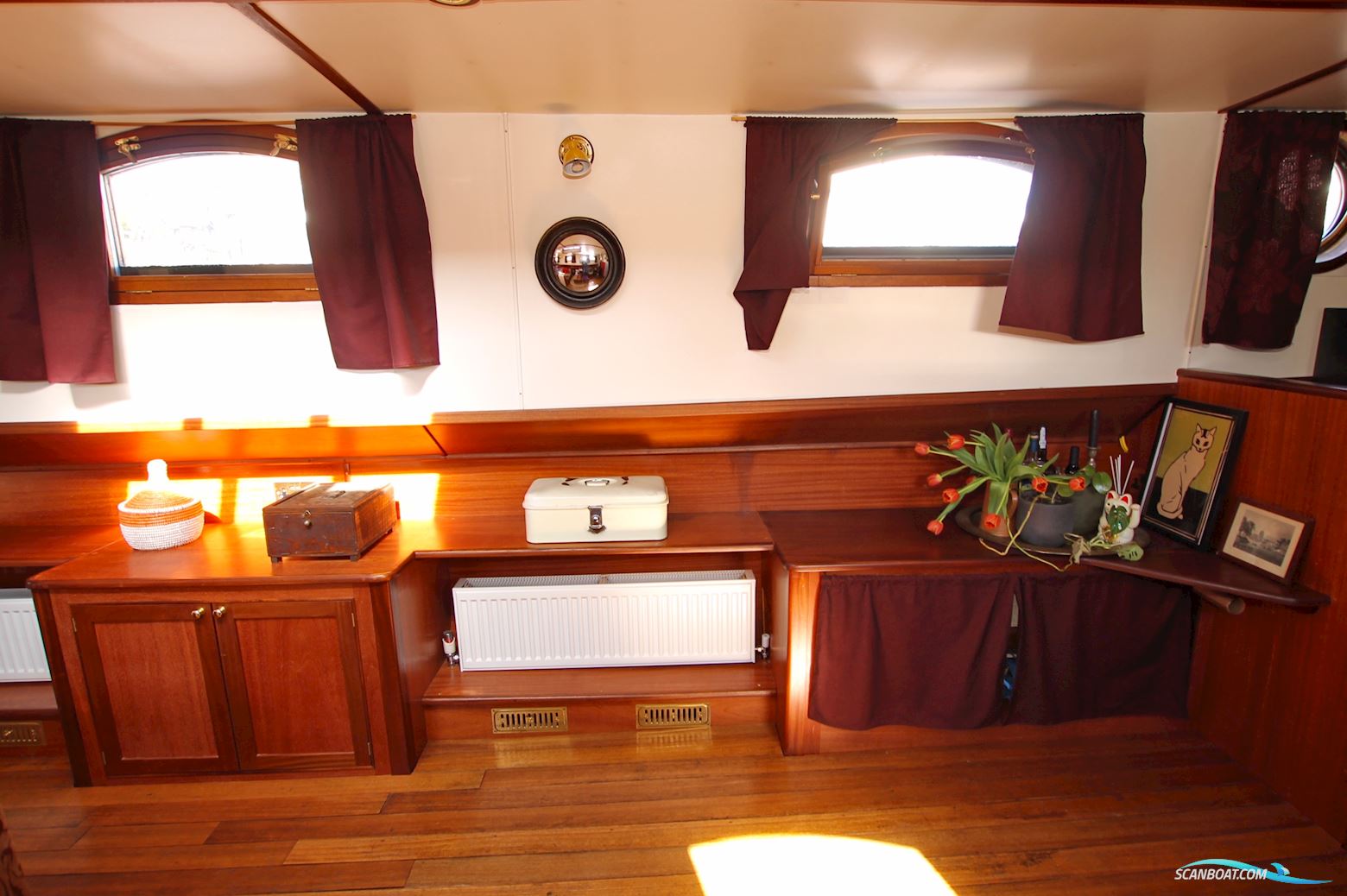 Luxe Motor Live Aboard