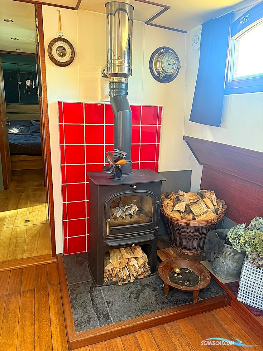 Luxe Motor Live Aboard